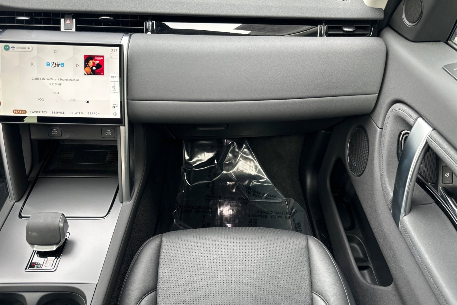 Used 2025 Land Rover Discovery Sport S image 29