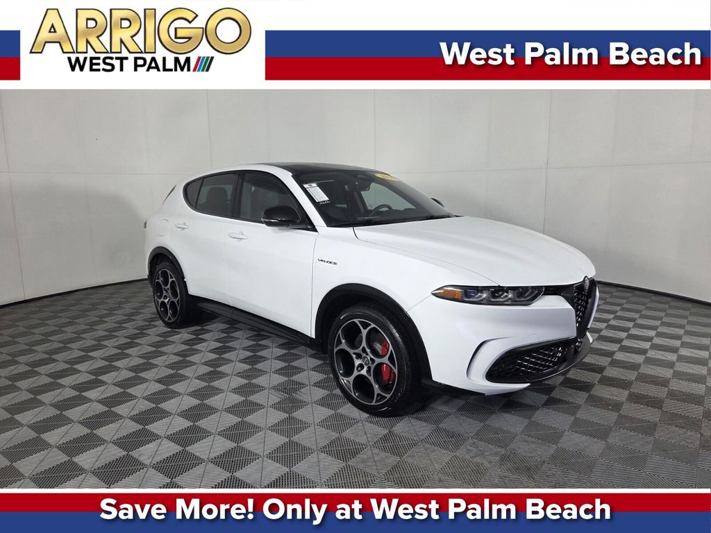 Used 2025 Alfa Romeo Tonale w/ Premium Package