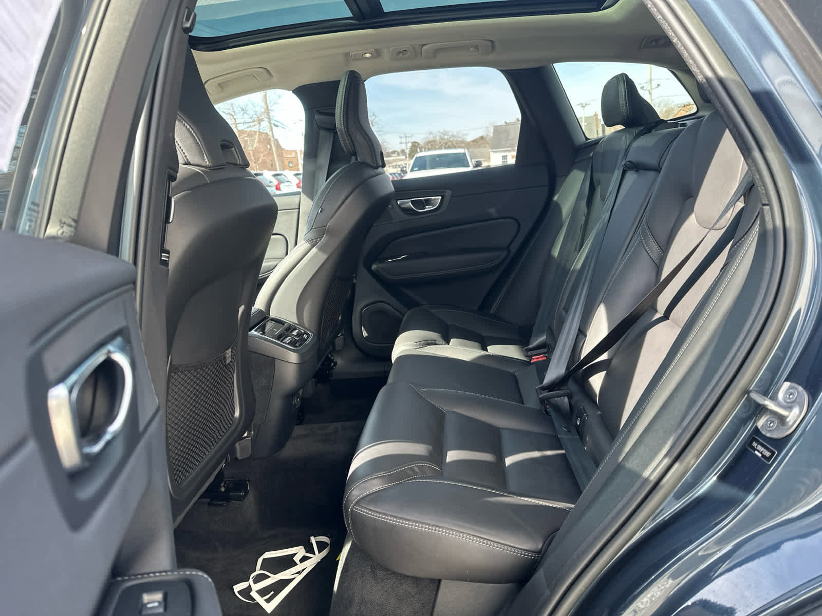 Used 2023 Volvo XC60 B5 Ultimate w/ Climate Package image 25