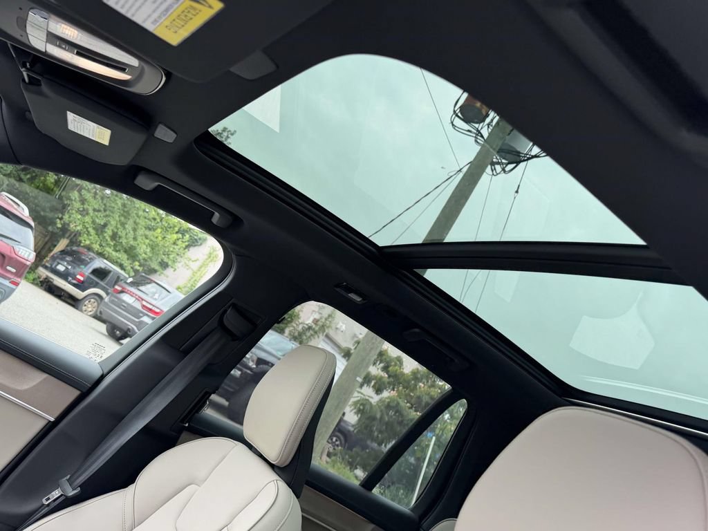 New 2026 Volvo XC90 B5 Plus w/ Protection Package Premier AWD/4WD image 18