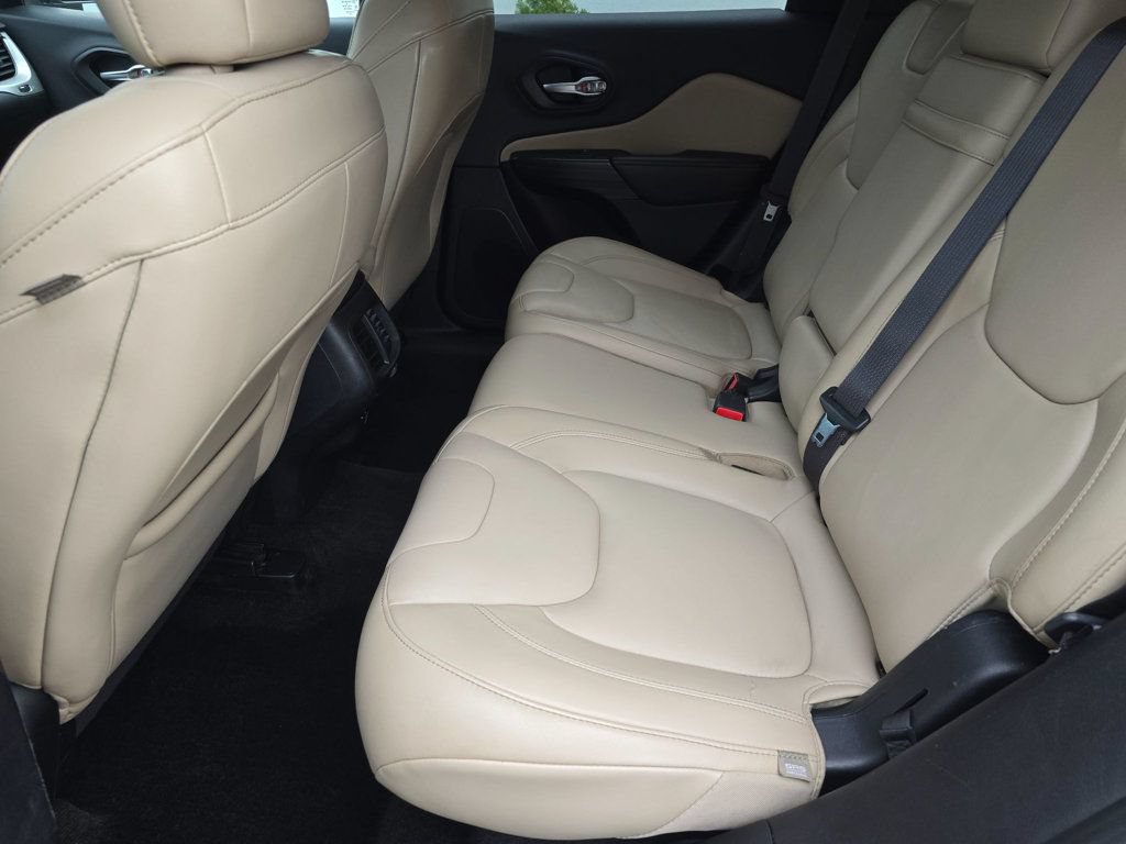 Used 2016 Jeep Cherokee Limited AWD/4WD image 11
