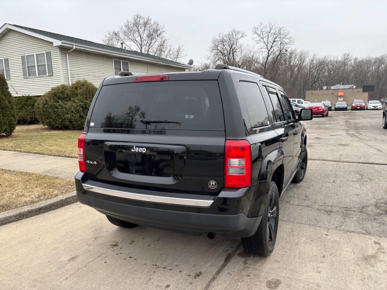 Used 2013 Jeep Patriot Latitude w/ Altitude Pkg image 13