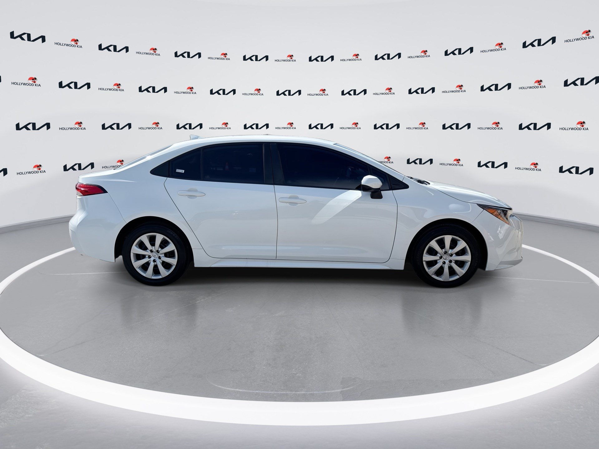 Used 2022 Toyota Corolla LE FWD image 9