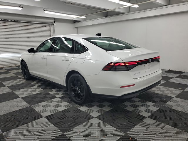 Certified 2025 Honda Accord SE image 4