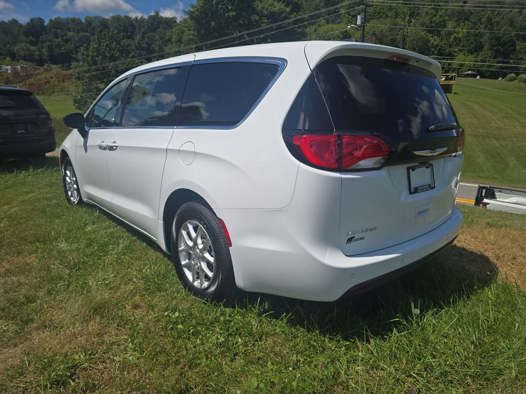 New 2025 Chrysler Voyager LX FWD image 5