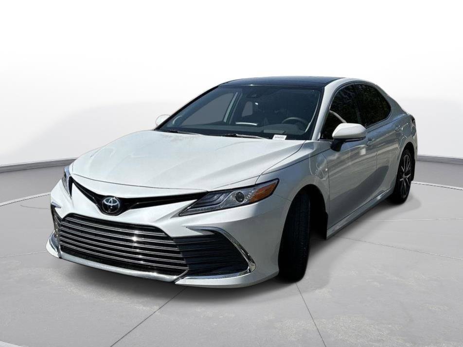 Used 2023 Toyota Camry XLE image 2