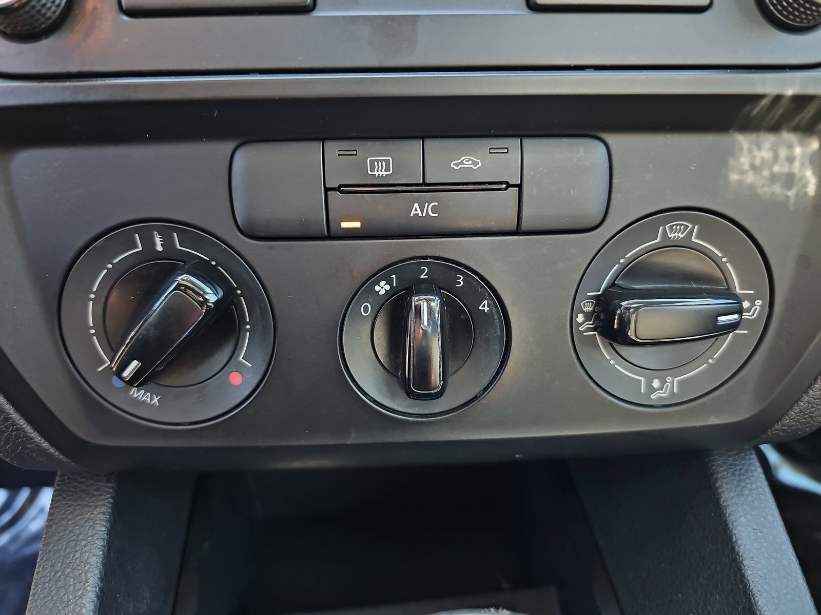 Used 2015 Volkswagen Jetta S image 21