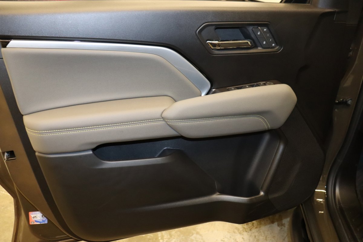 Used 2025 Chevrolet Colorado ZR2 w/ ZR2 Bison Edition image 11