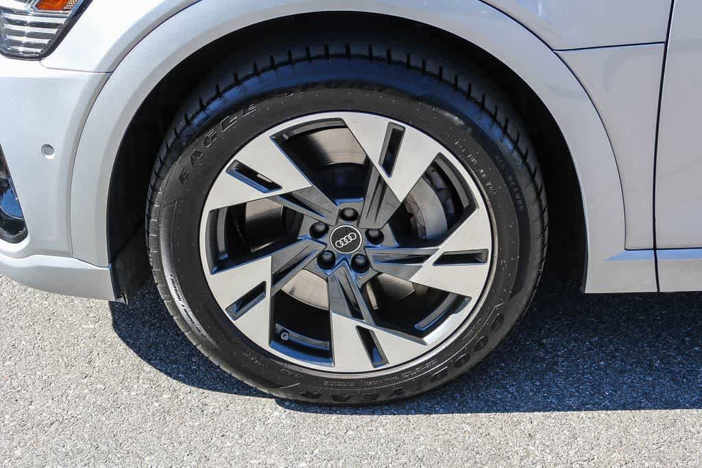 Used 2023 Audi e-tron Premium Plus w/ Premium Plus Package image 9