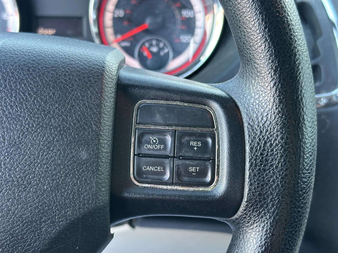 Used 2013 Dodge Grand Caravan SXT FWD image 28