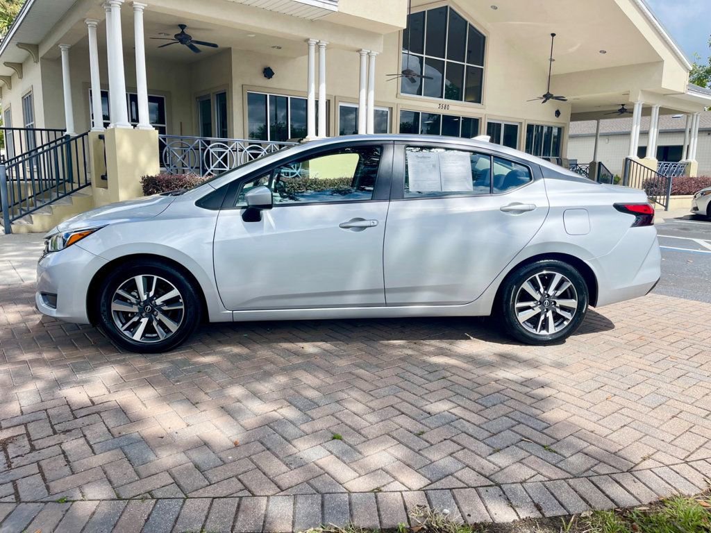 Used 2023 Nissan Versa SV image 2