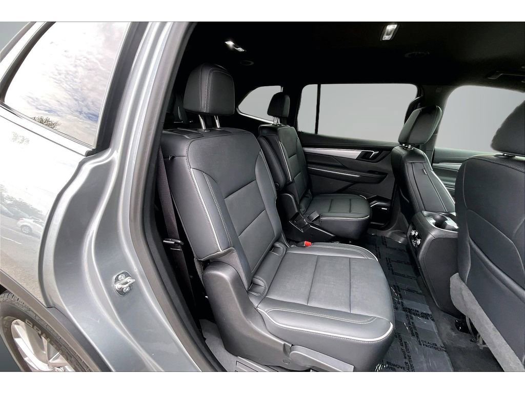 Used 2025 Buick Enclave Preferred AWD/4WD image 23