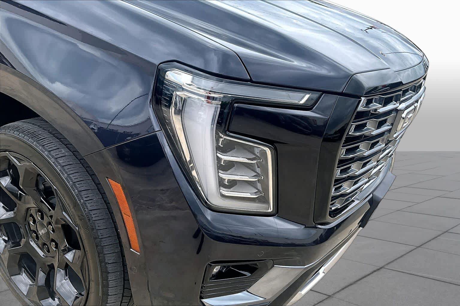 Used 2025 GMC Yukon Denali Ultimate w/ LPO, Floor Liner Package AWD/4WD image 28