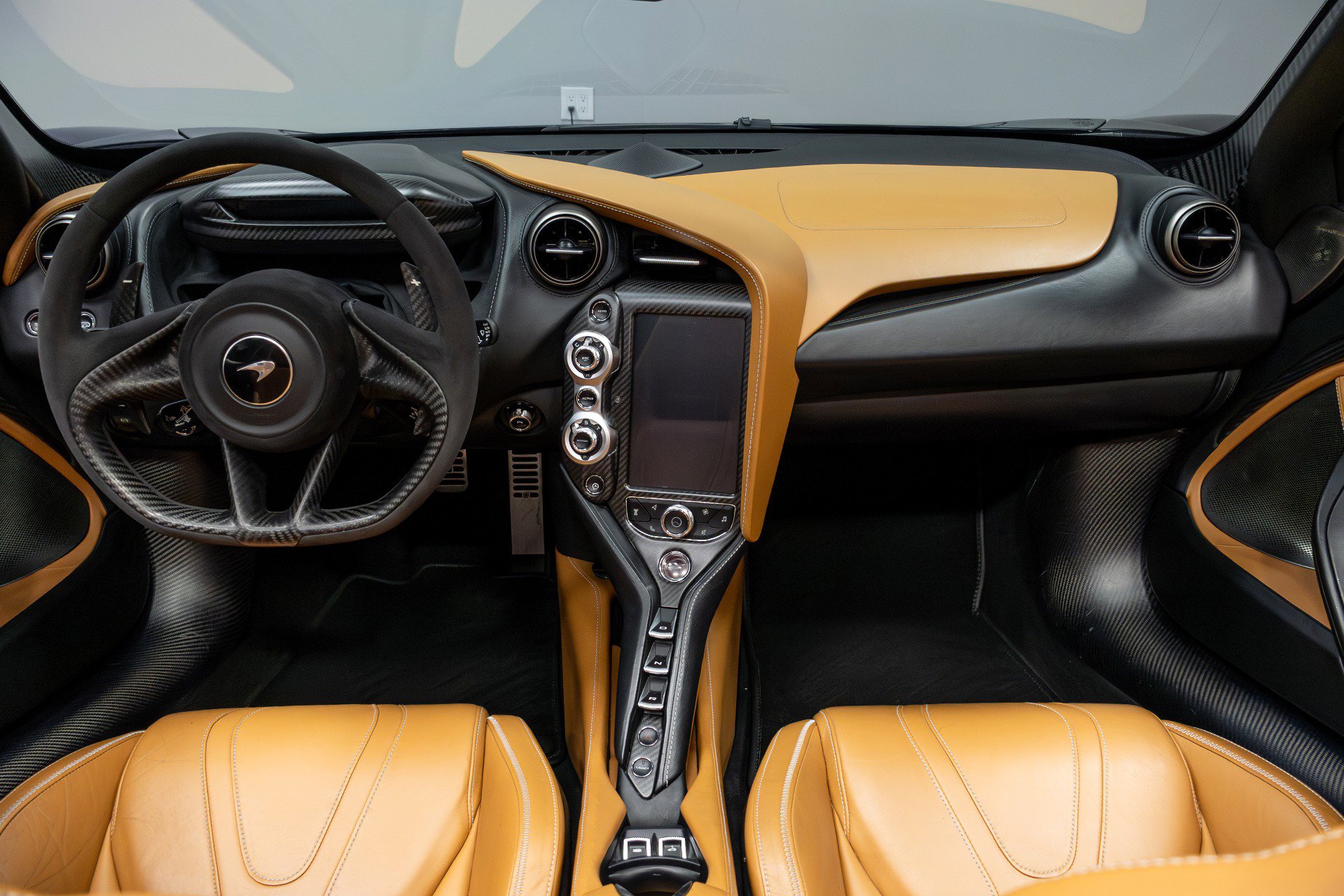 Used 2019 McLaren 720S Luxury RWD image 13