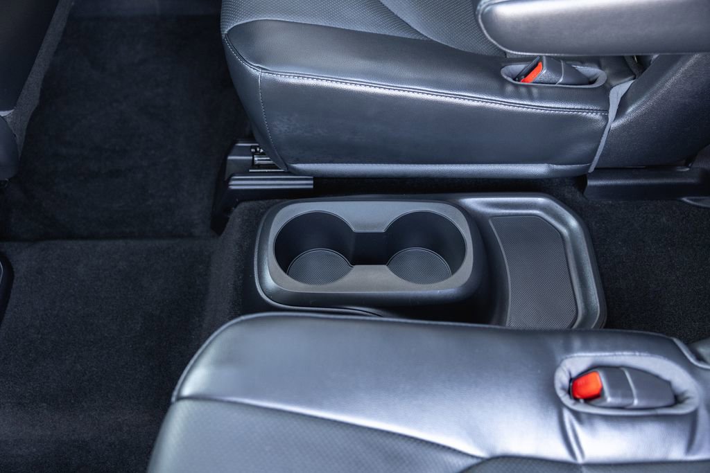 Used 2023 Toyota Highlander Platinum image 32