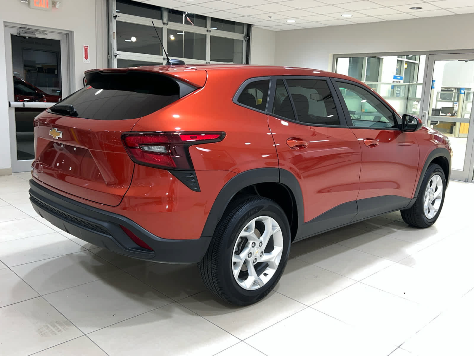 Used 2024 Chevrolet Trax LS w/ LS Convenience Package FWD image 16