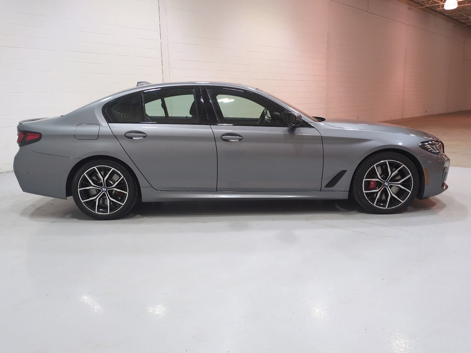 Used 2023 BMW 540i xDrive w/ Executive Package AWD/4WD video 2