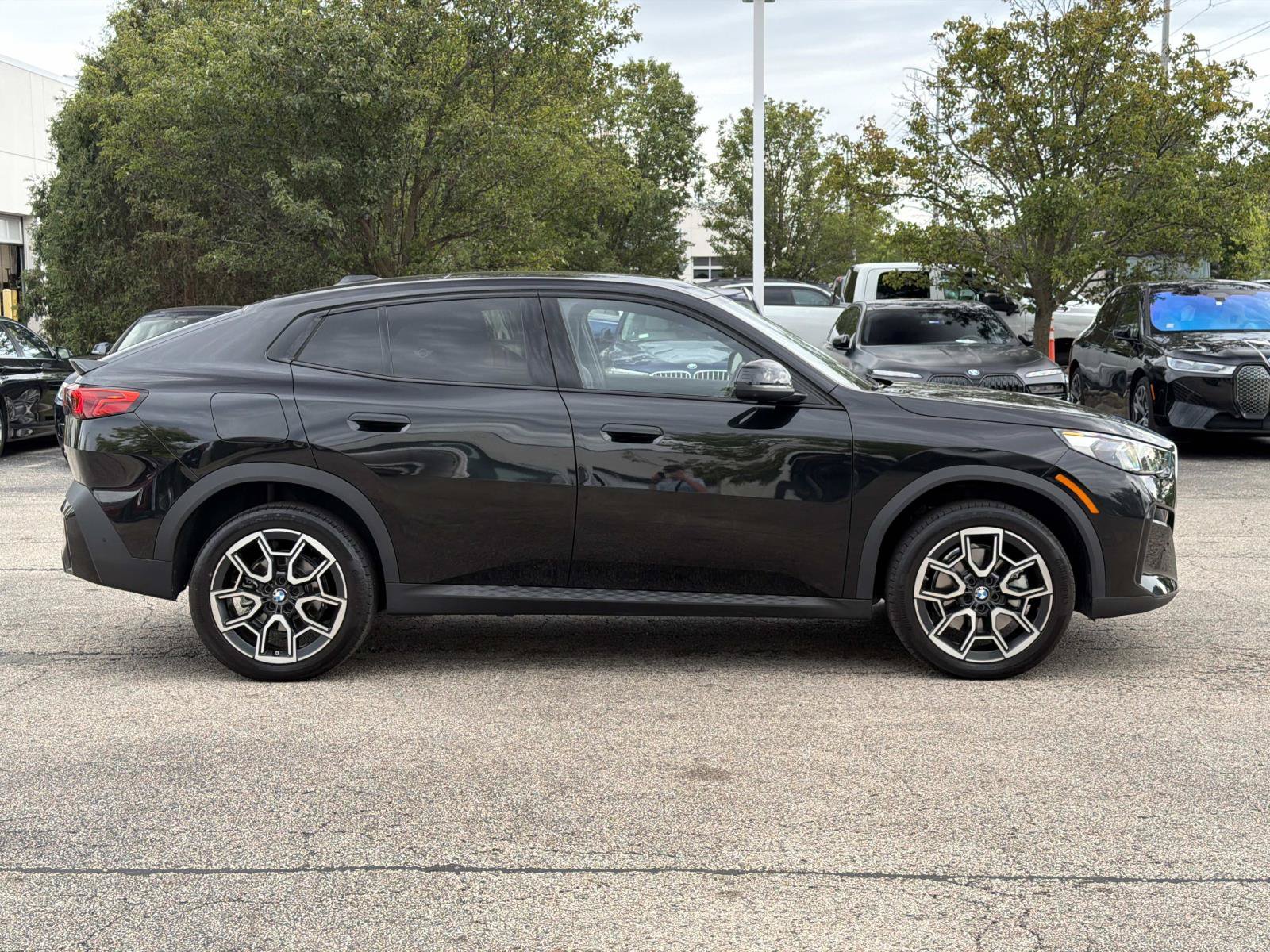 Certified 2025 BMW X2 xDrive28i AWD/4WD image 4