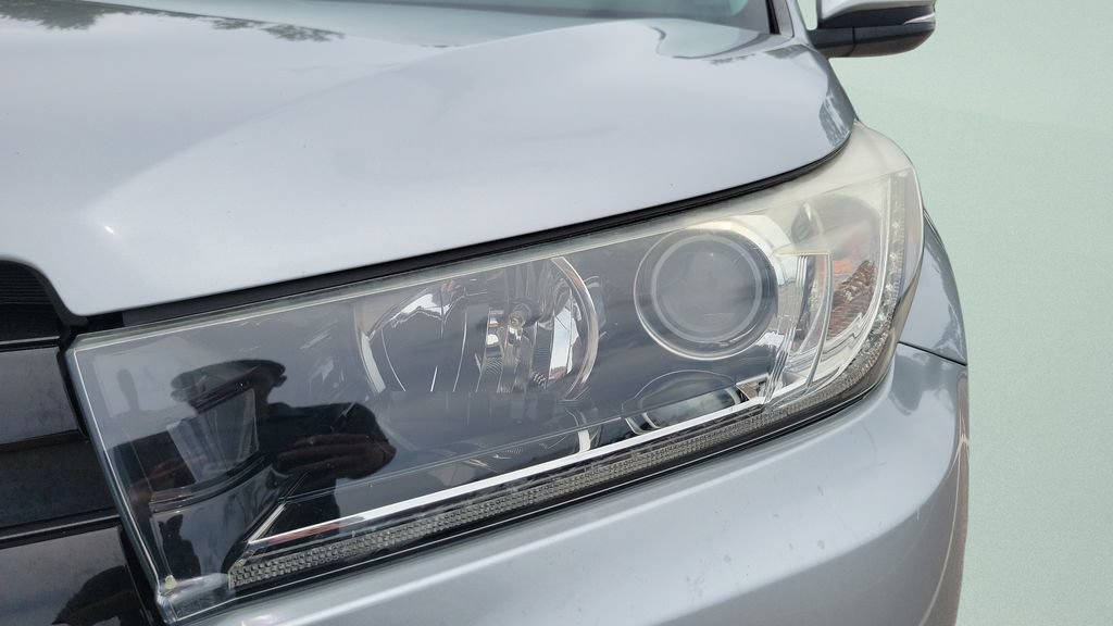 Certified 2018 Toyota Highlander SE FWD image 24
