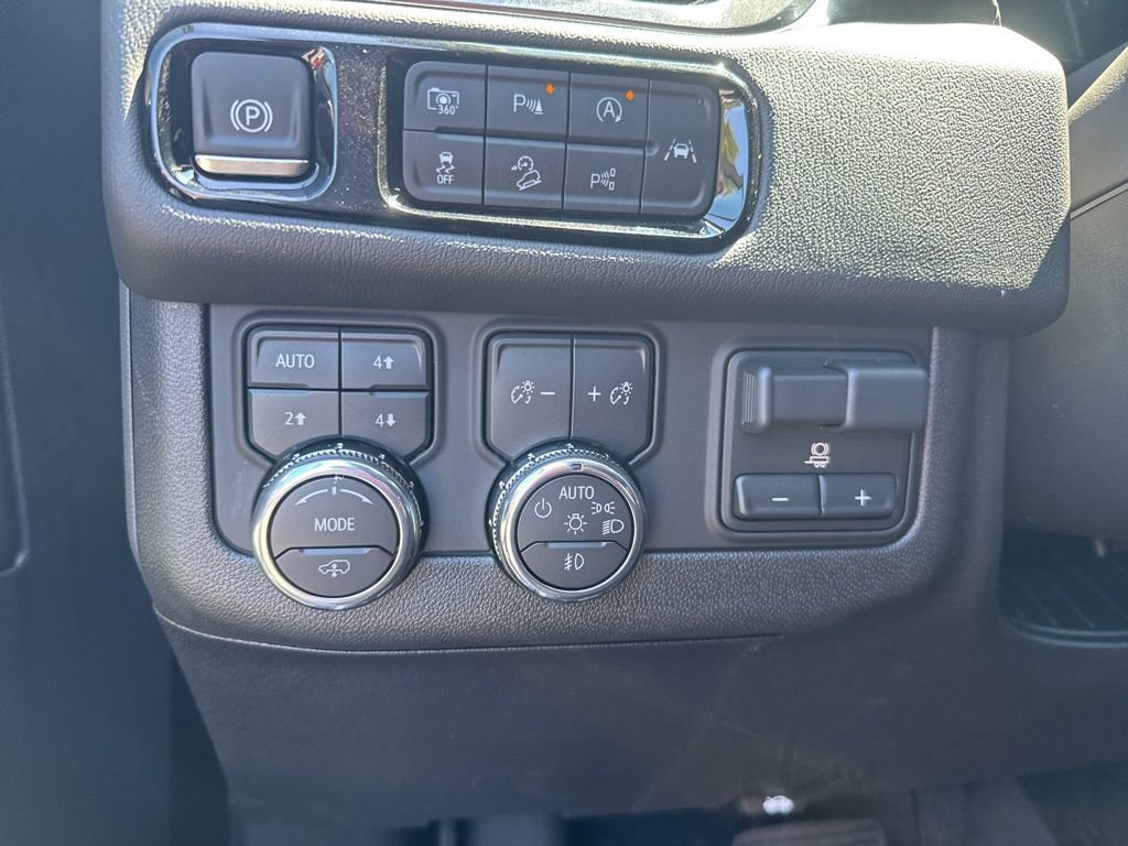 New 2025 GMC Yukon XL Denali w/ Sun & Power Step Package image 31