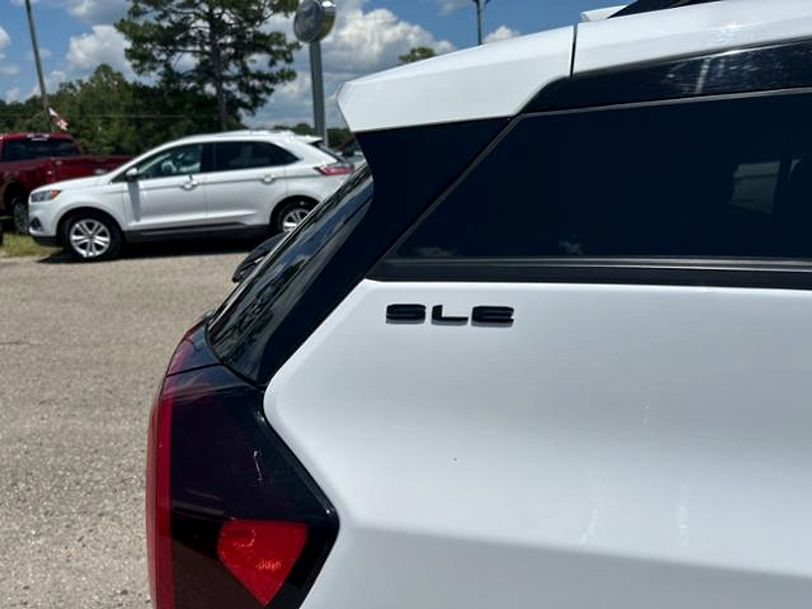 Used 2023 GMC Terrain SLE w/ Elevation Edition image 4