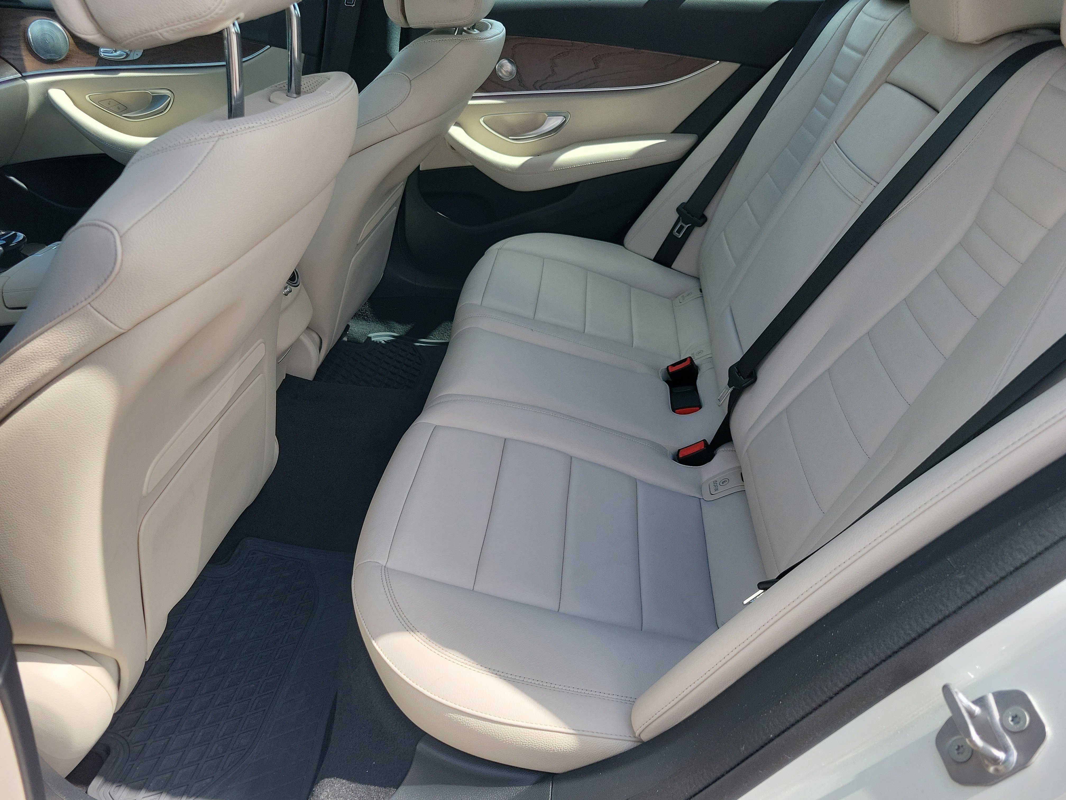 Used 2017 Mercedes-Benz E 400 4MATIC Wagon image 8