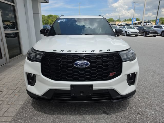 Used 2025 Ford Explorer ST AWD/4WD image 2