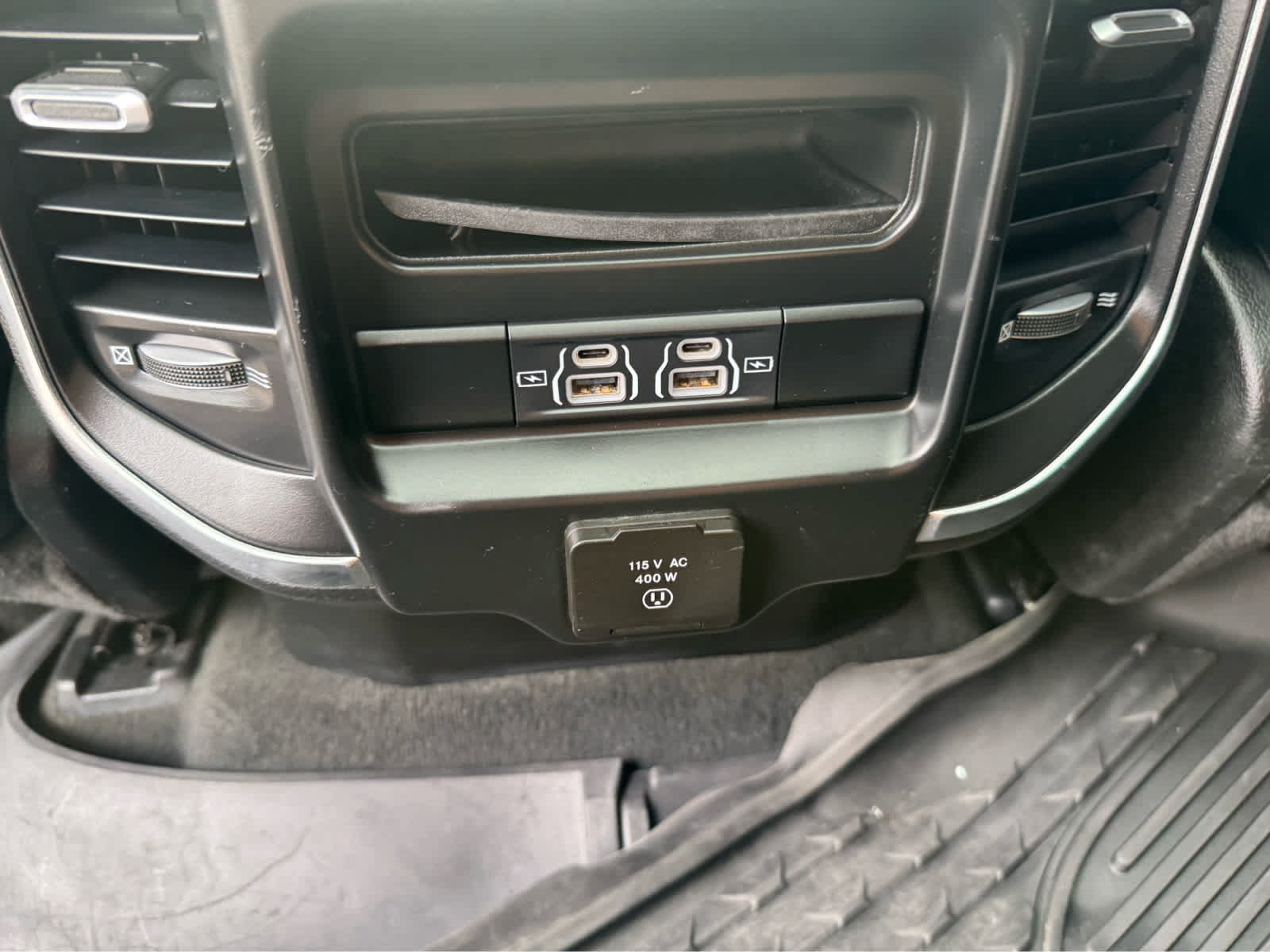Used 2022 RAM 1500 Laramie AWD/4WD image 18