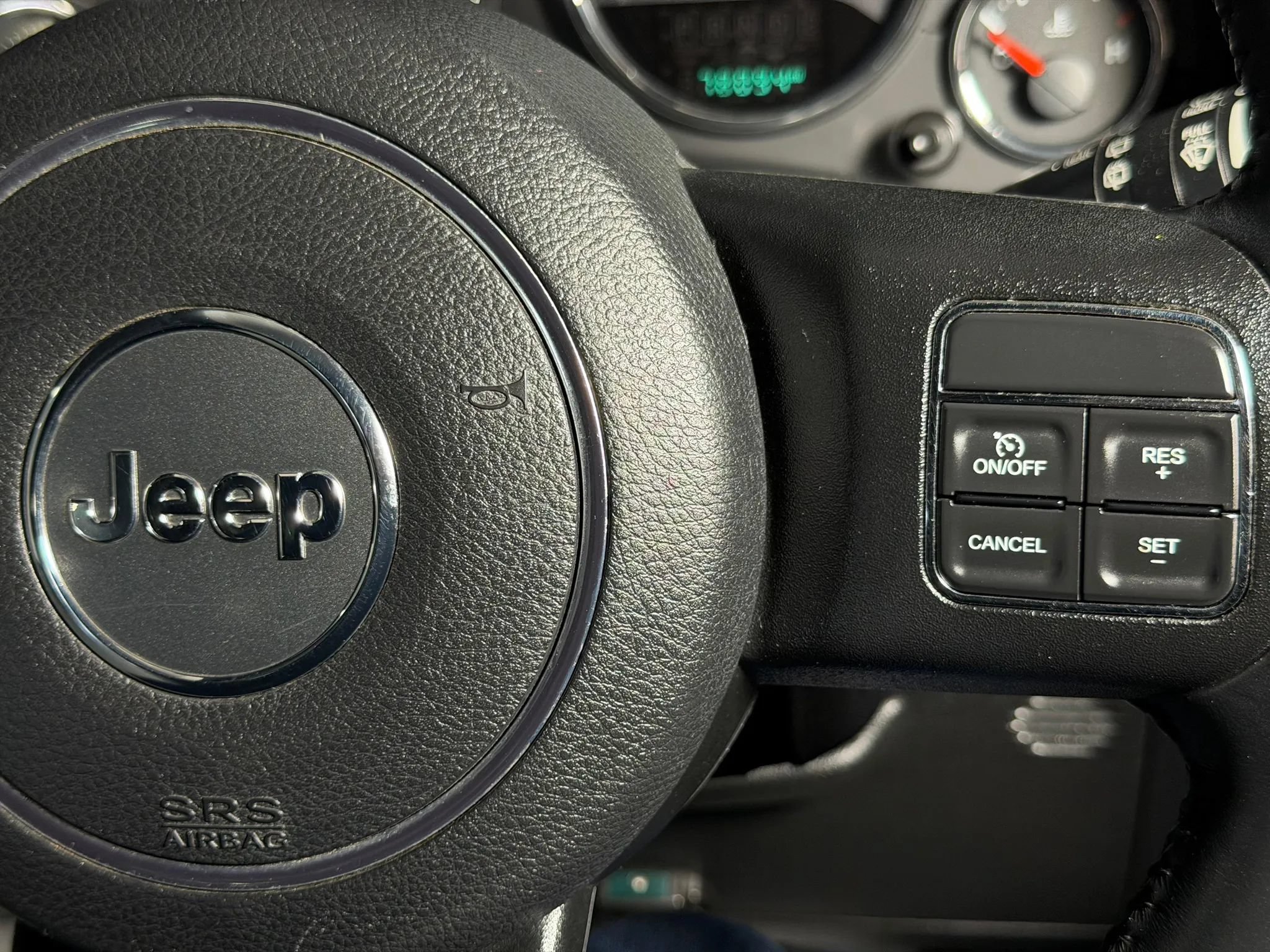 Used 2015 Jeep Wrangler Unlimited Rubicon w/ Connectivity Group AWD/4WD image 26