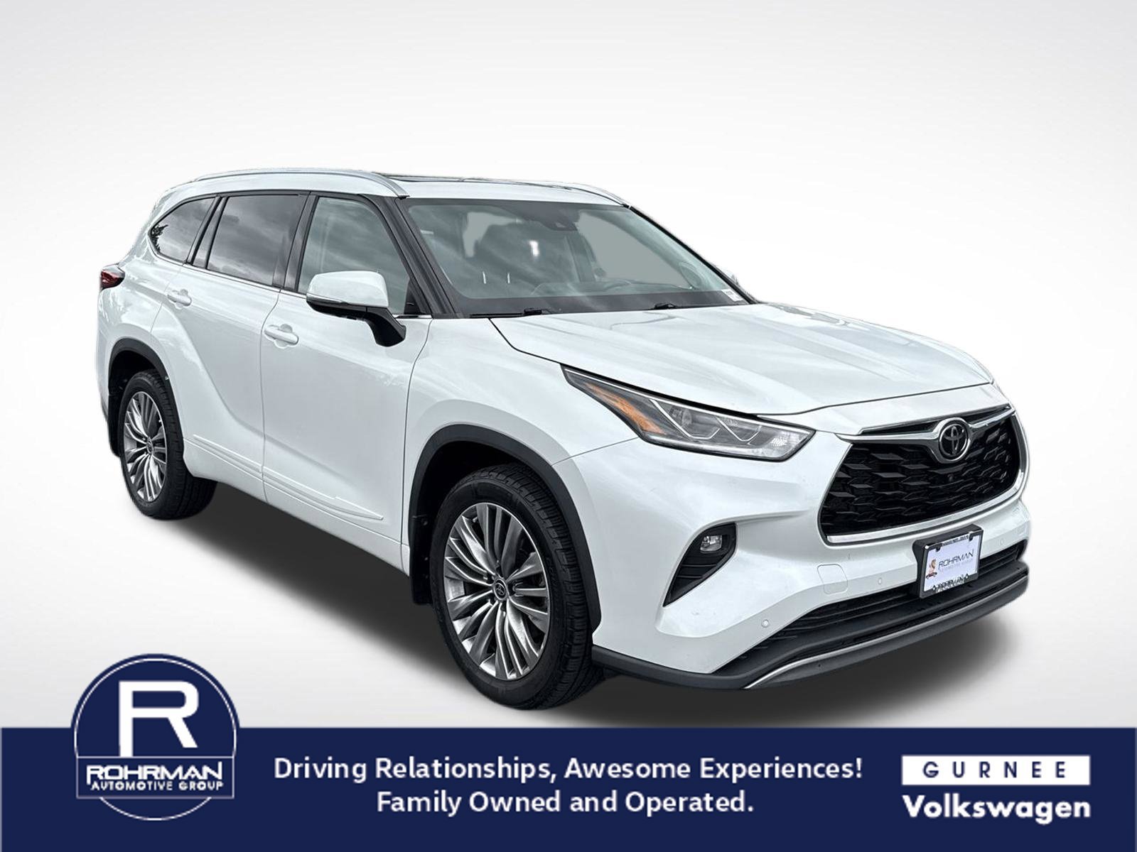 Used 2022 Toyota Highlander Platinum AWD/4WD image 2