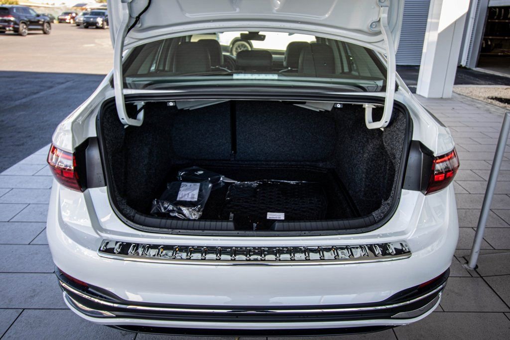 New 2026 Volkswagen Jetta SEL FWD image 17