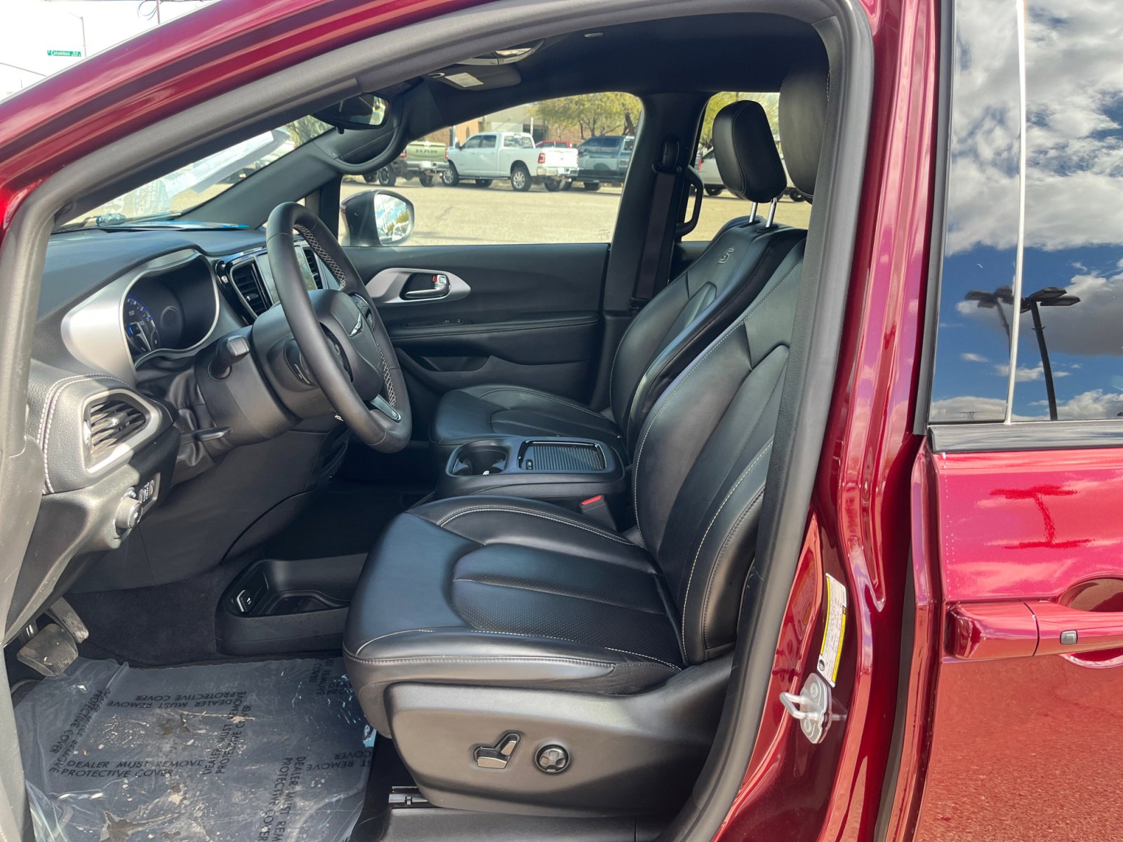 Used 2023 Chrysler Pacifica Touring-L w/ S Appearance Package image 14