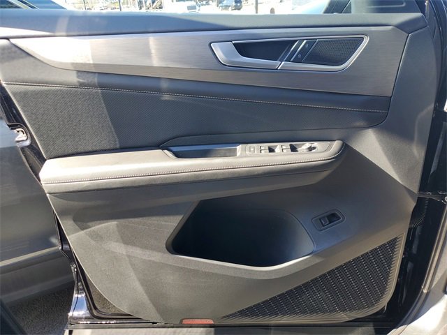 Certified 2024 Volkswagen Atlas Cross Sport SE w/ Black Wheel Package image 29