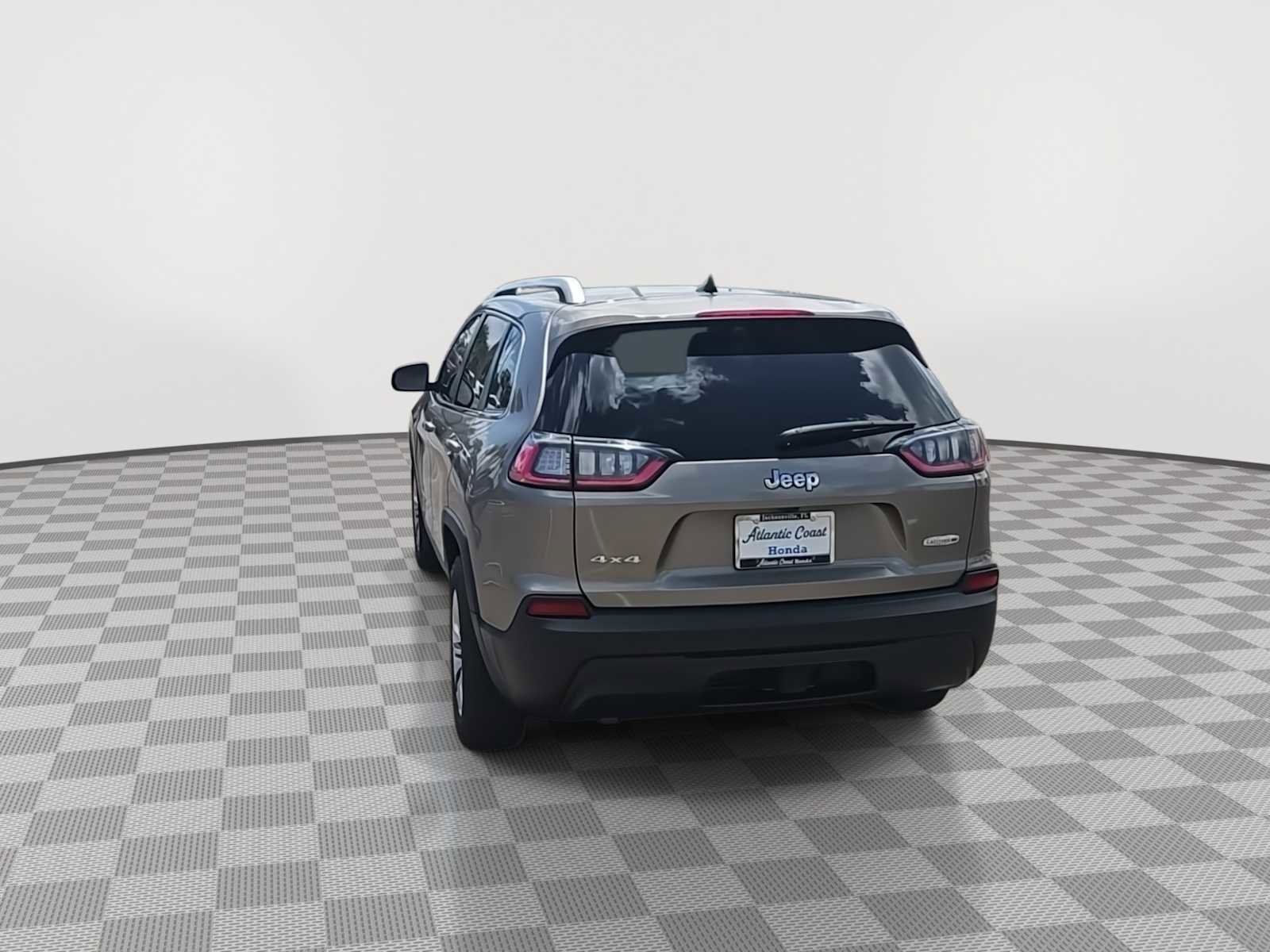 Used 2021 Jeep Cherokee Latitude Plus w/ Mopar Interior Package AWD/4WD image 7