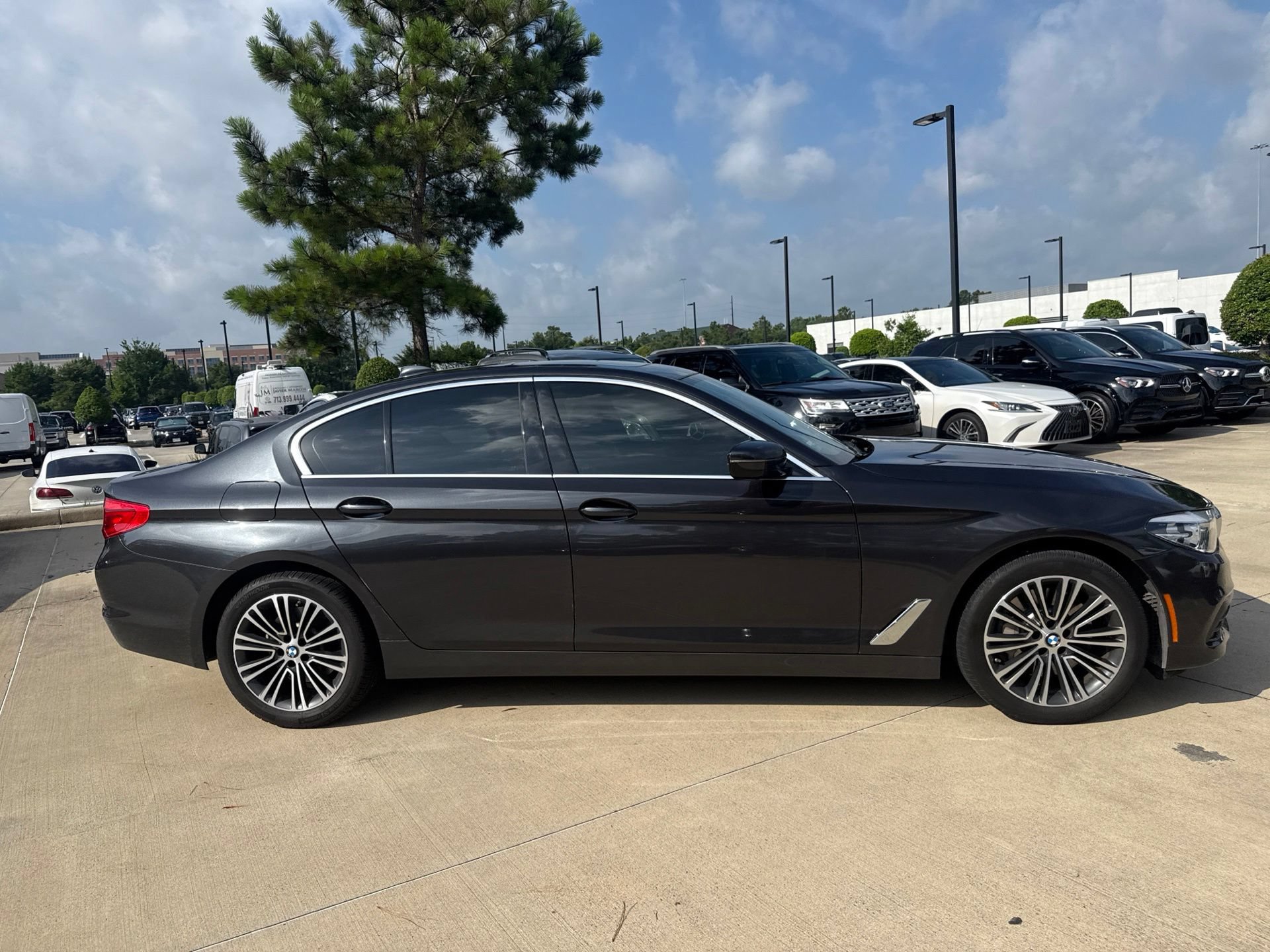 Used 2020 BMW 530i w/ Convenience Package RWD image 3