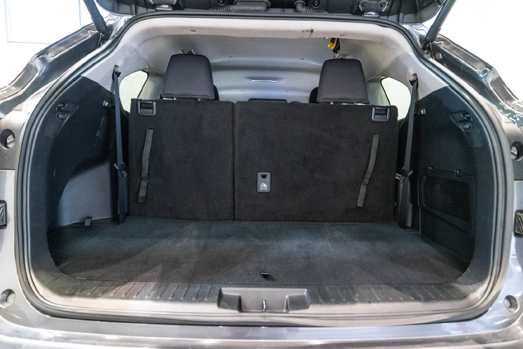 Used 2025 Toyota Highlander LE AWD/4WD image 33