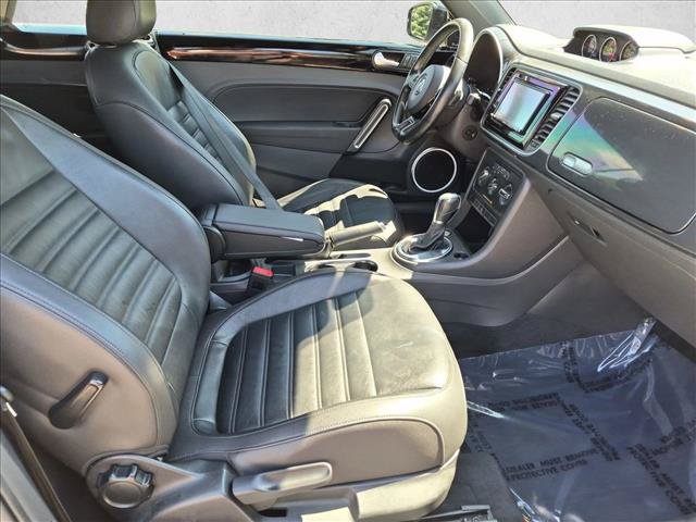 Used 2013 Volkswagen Beetle 2.0T FWD image 17