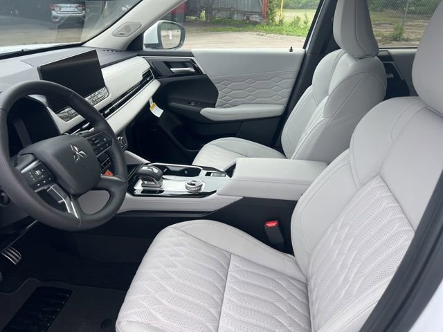 Used 2025 Mitsubishi Outlander SEL image 18