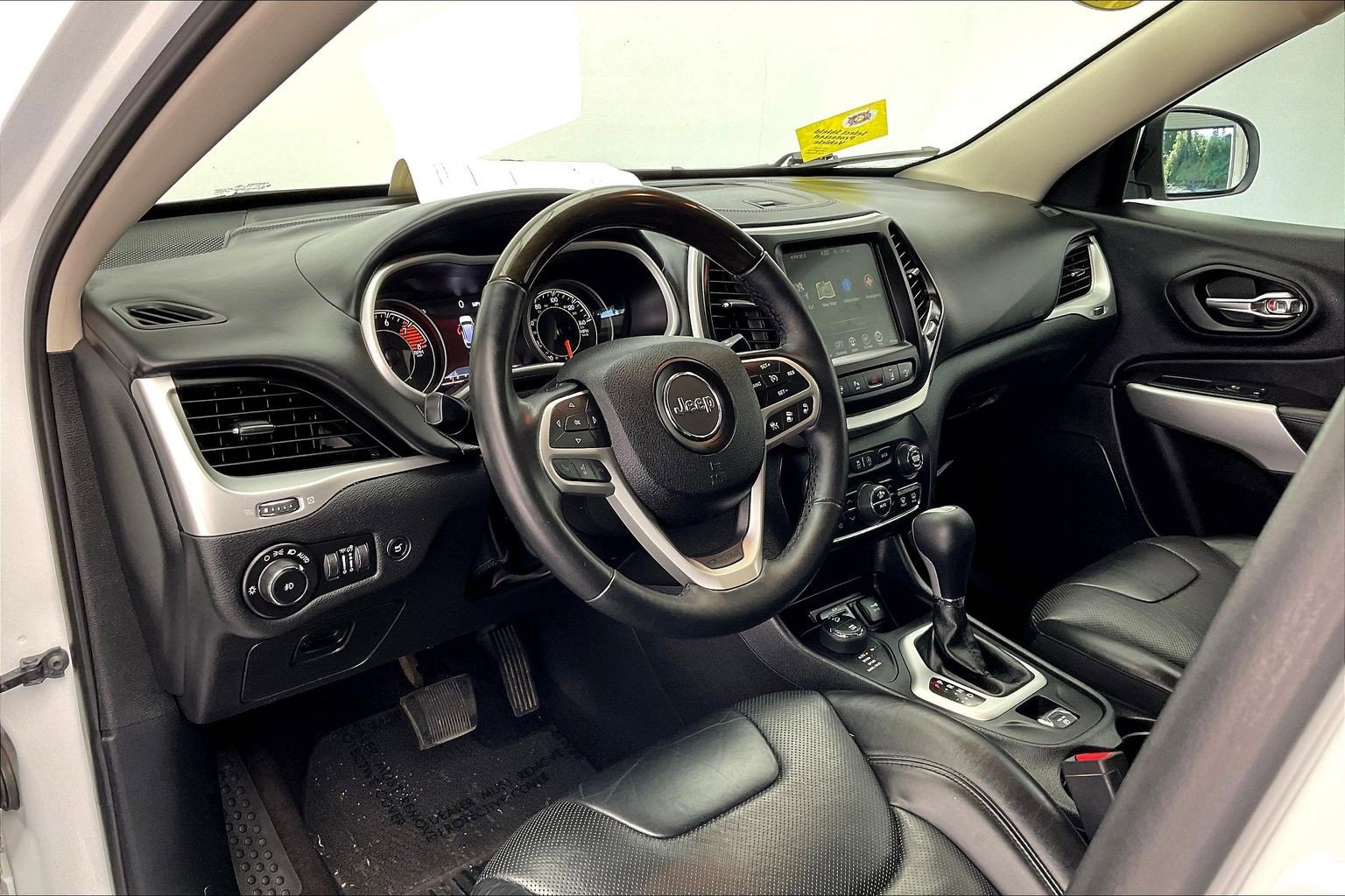 Used 2017 Jeep Cherokee Overland w/ Technology Group image 14