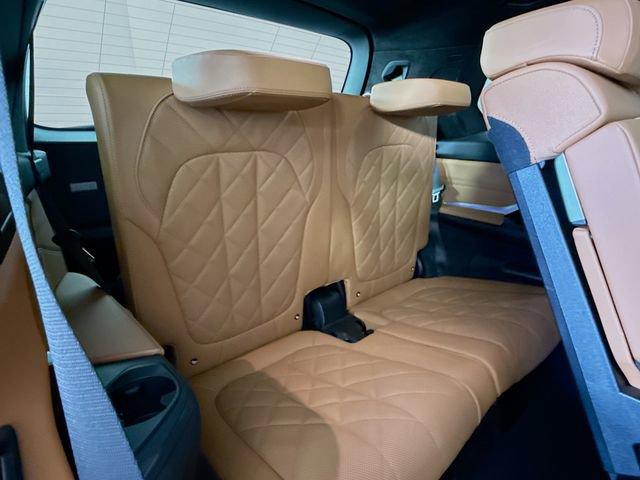 Used 2023 BMW X7 xDrive40i w/ M Sport Package image 29