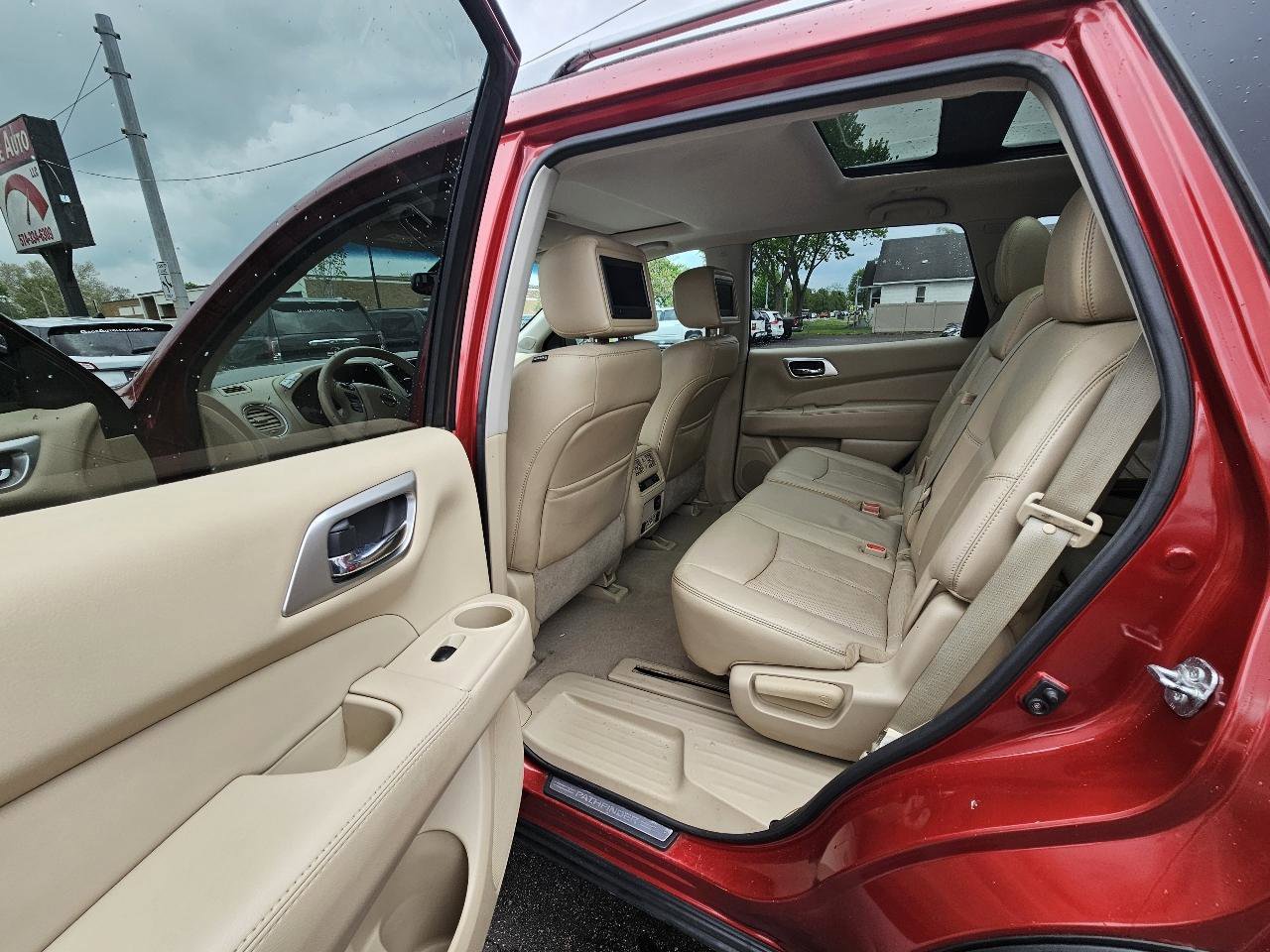 Used 2014 Nissan Pathfinder Platinum w/ Platinum Premium Package AWD/4WD image 22