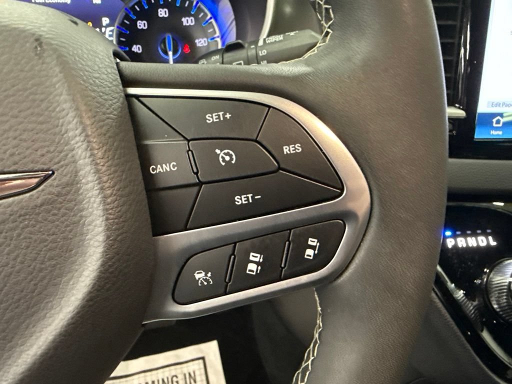 Used 2026 Chrysler Pacifica Select FWD image 30