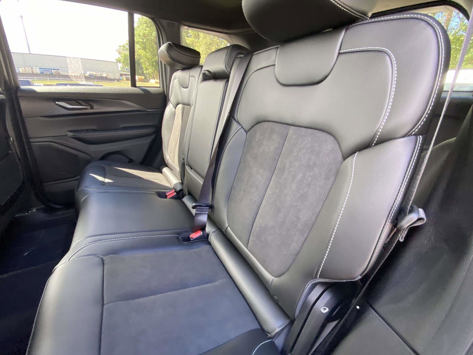 New 2025 Jeep Grand Cherokee Altitude image 12