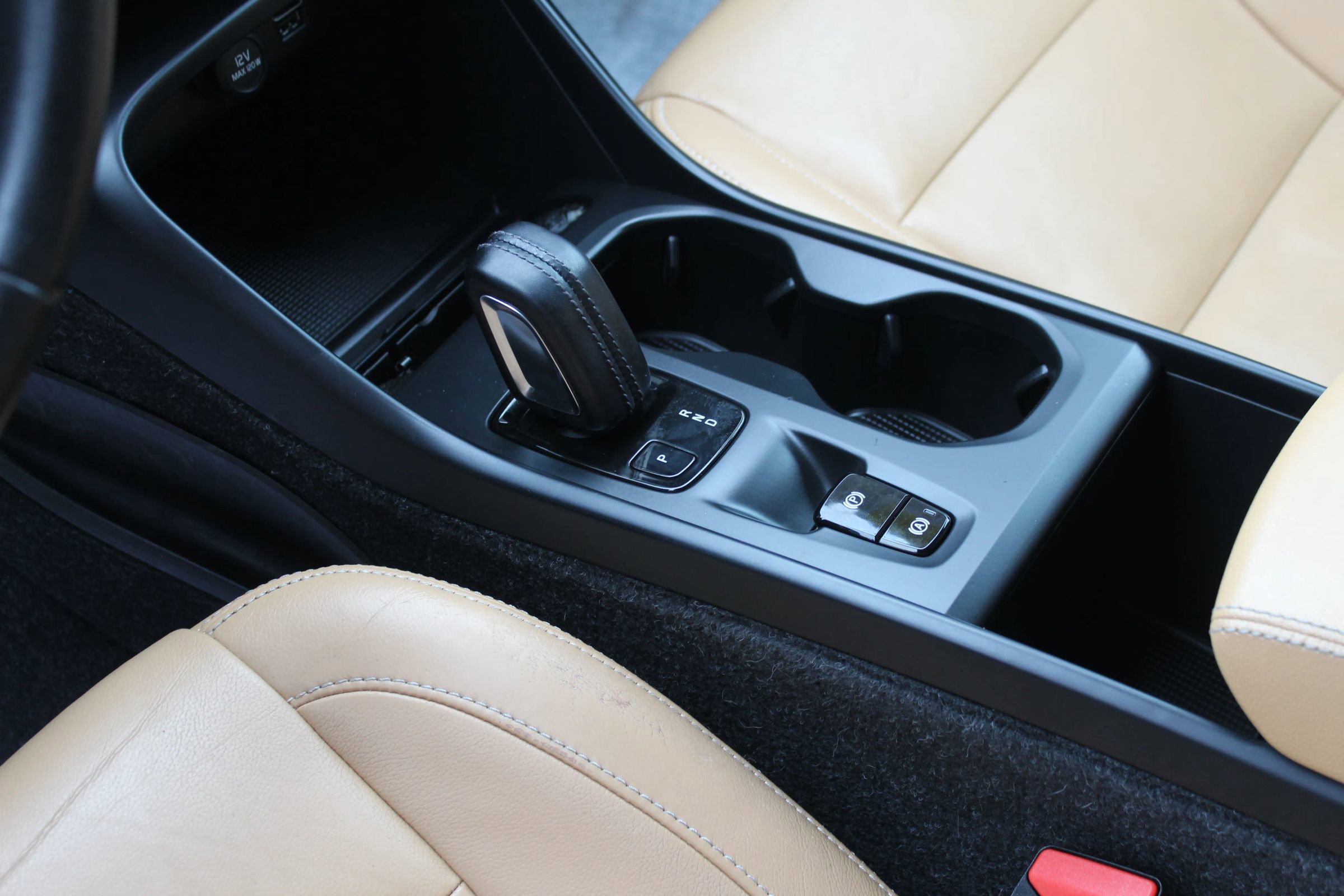 Used 2019 Volvo XC40 T5 Momentum image 23