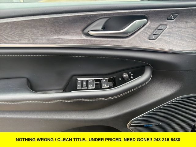 Used 2022 Jeep Grand Cherokee L Overland w/ Luxury Tech Group IV AWD/4WD image 17