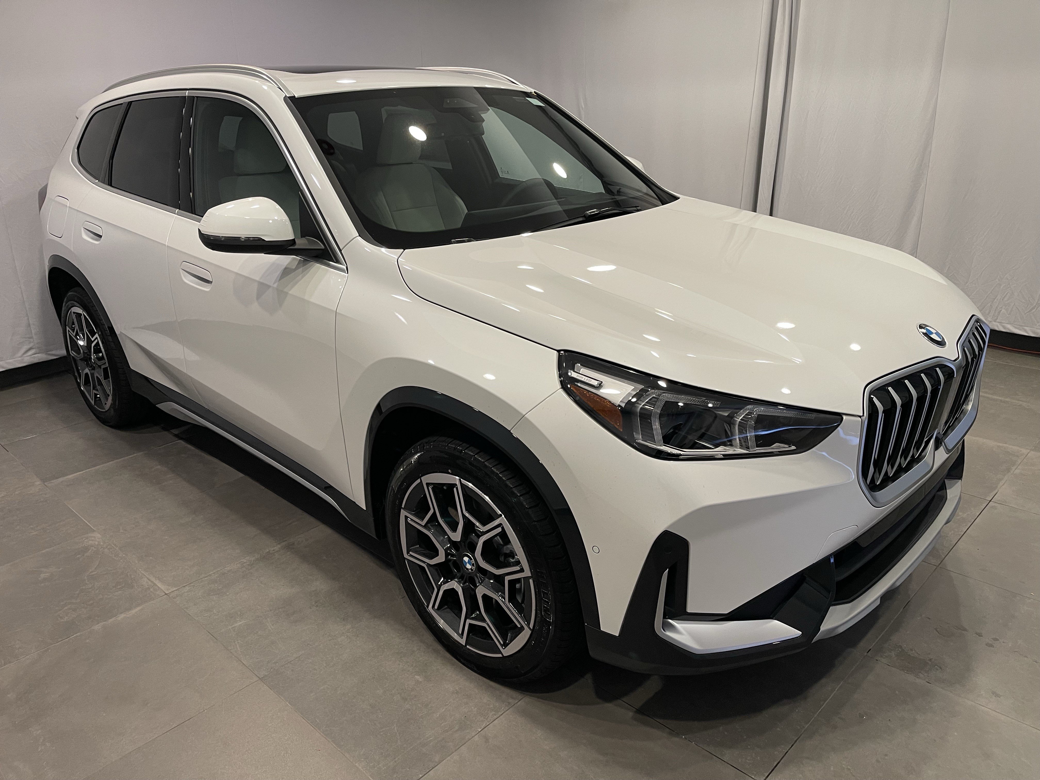 New 2026 BMW X1 xDrive28i w/ Technology Package AWD/4WD image 3