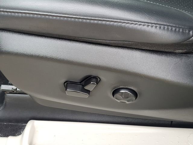 Used 2023 Chrysler Pacifica Touring-L FWD image 6