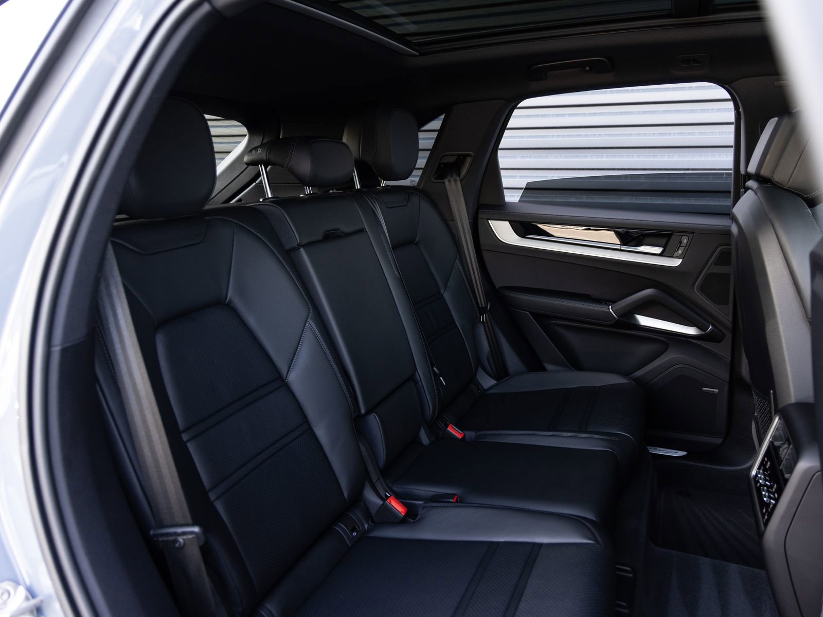 Certified 2025 Porsche Cayenne image 29