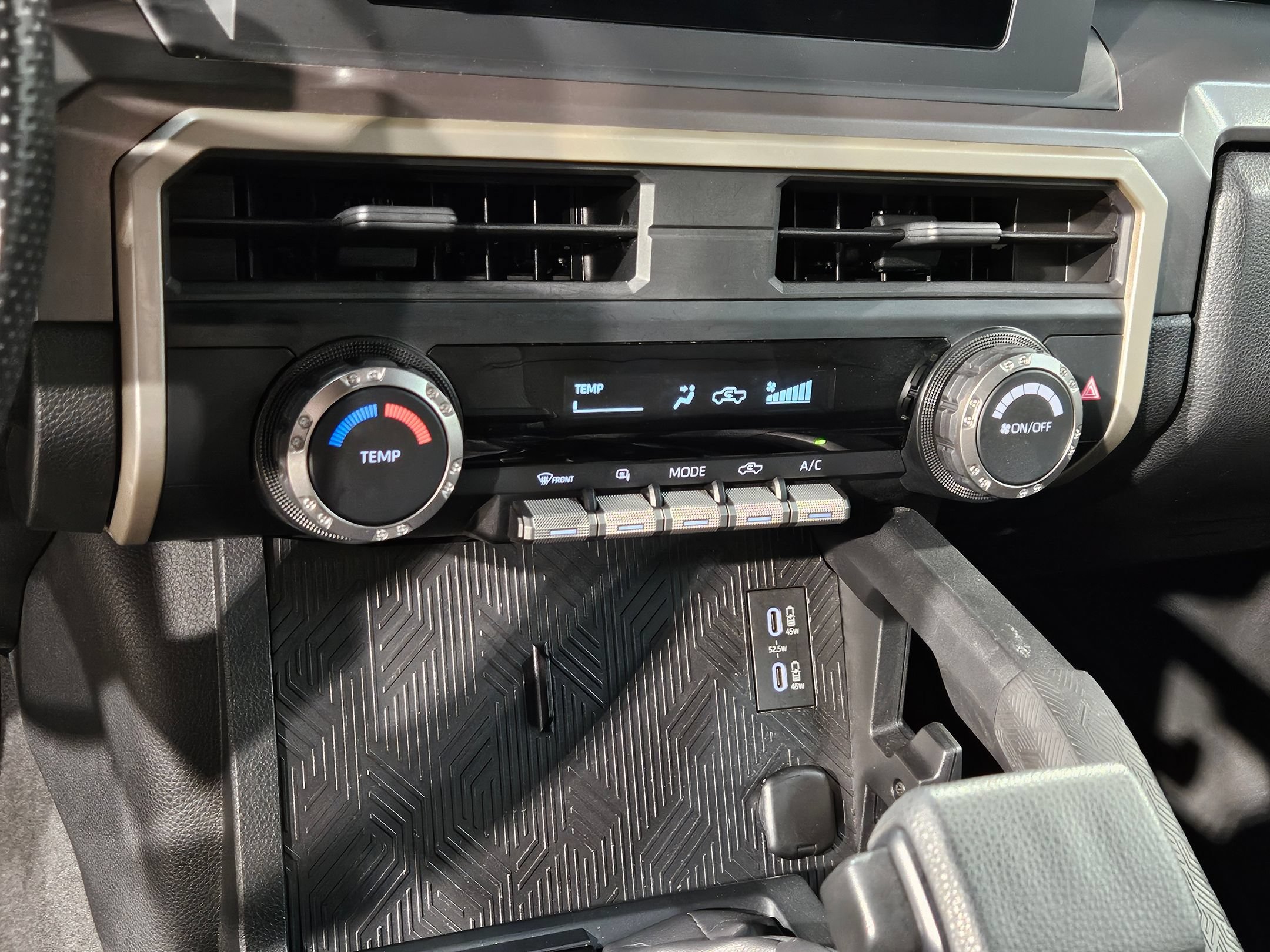 Used 2025 Toyota Tacoma SR5 AWD/4WD image 31