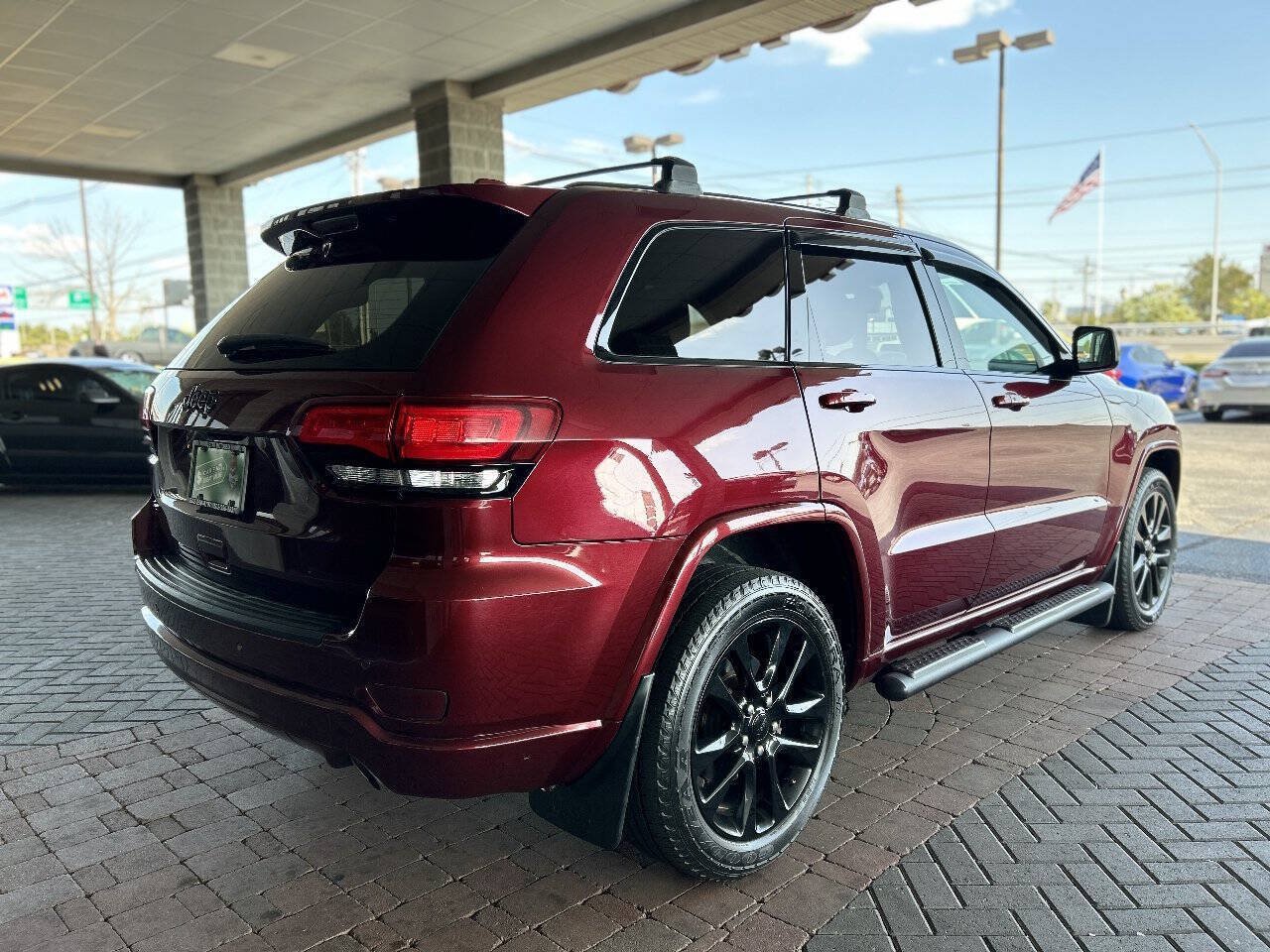 Used 2019 Jeep Grand Cherokee Altitude AWD/4WD image 11